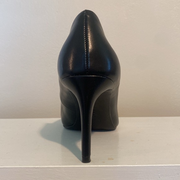 Kelly & Katie Black Heels - Picture 7 of 9